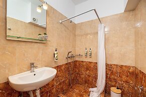 Nikos Hotel