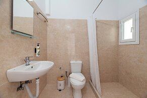 Nikos Hotel