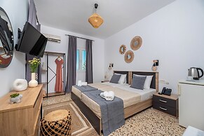 Nikos Hotel