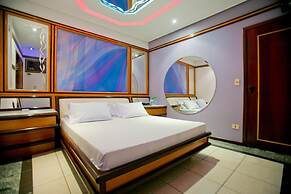 Rivieras Motel - Adults Only