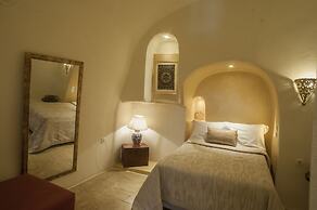 Heliophos Boutique Caves