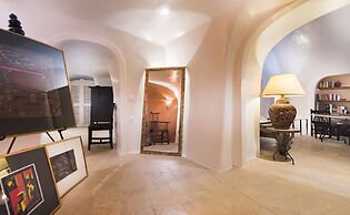 Heliophos Boutique Caves