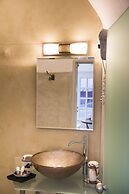 Heliophos Boutique Caves