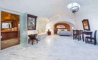 Heliophos Boutique Caves