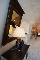 Heliophos Boutique Caves