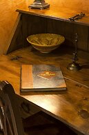 Heliophos Boutique Caves