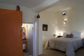 Heliophos Boutique Caves