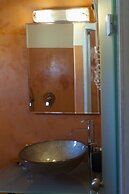 Heliophos Boutique Caves