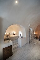 Heliophos Boutique Caves