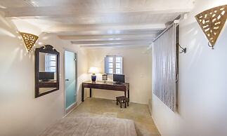 Heliophos Boutique Caves