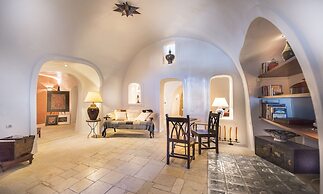 Heliophos Boutique Caves