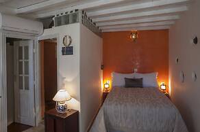 Heliophos Boutique Caves