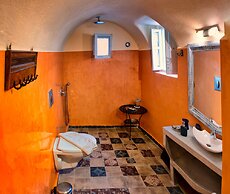 Heliophos Boutique Caves