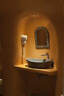 Heliophos Boutique Caves