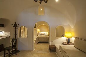 Heliophos Boutique Caves