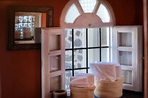 Heliophos Boutique Caves