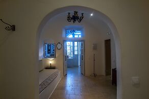 Heliophos Boutique Caves