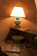 Heliophos Boutique Caves