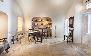 Heliophos Boutique Caves