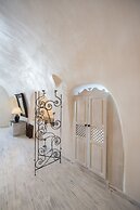 Heliophos Boutique Caves