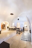 Heliophos Boutique Caves