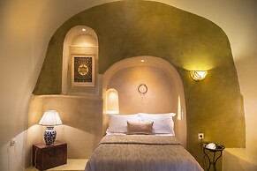 Heliophos Boutique Caves