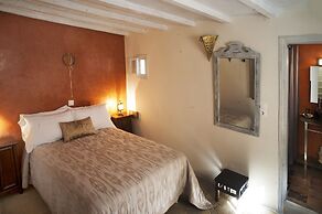 Heliophos Boutique Caves