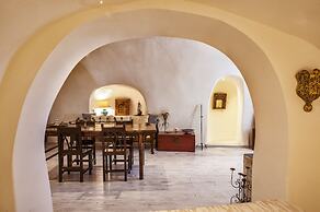 Heliophos Boutique Caves