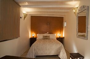 Heliophos Boutique Caves