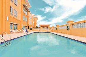 La Quinta Inn & Suites by Wyndham Cotulla