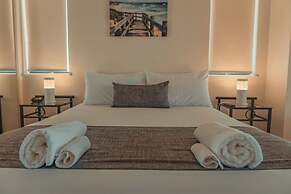 La Promenade Absolute Waterfront Apartments