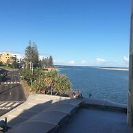 La Promenade Absolute Waterfront Apartments