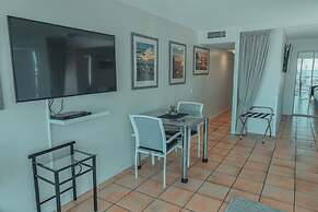 La Promenade Absolute Waterfront Apartments