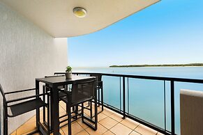 La Promenade Absolute Waterfront Apartments