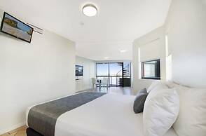 La Promenade Absolute Waterfront Apartments