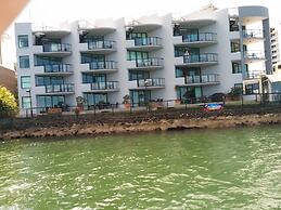 La Promenade Absolute Waterfront Apartments