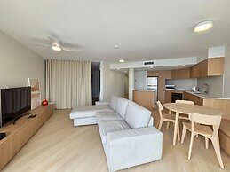 La Promenade Absolute Waterfront Apartments