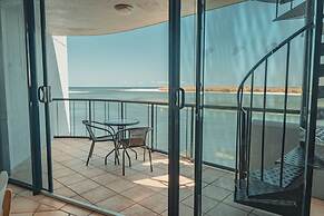 La Promenade Absolute Waterfront Apartments