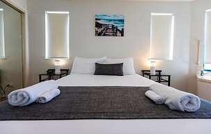 La Promenade Absolute Waterfront Apartments