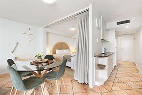 La Promenade Absolute Waterfront Apartments