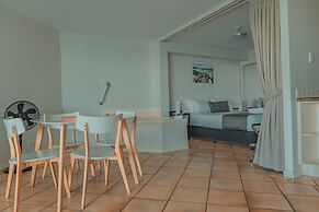 La Promenade Absolute Waterfront Apartments