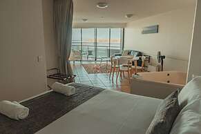 La Promenade Absolute Waterfront Apartments