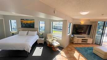 La Promenade Absolute Waterfront Apartments