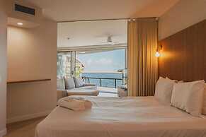 La Promenade Absolute Waterfront Apartments