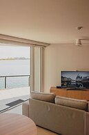 La Promenade Absolute Waterfront Apartments