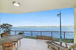 La Promenade Absolute Waterfront Apartments