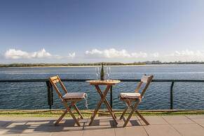 La Promenade Absolute Waterfront Apartments