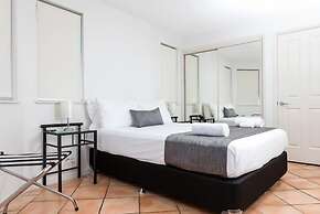 La Promenade Absolute Waterfront Apartments