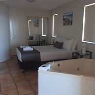 La Promenade Absolute Waterfront Apartments