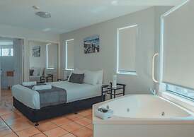 La Promenade Absolute Waterfront Apartments